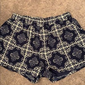 Loose two pocket shorts